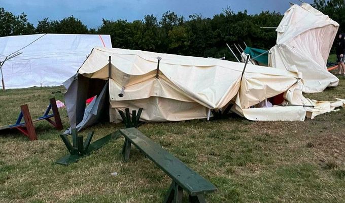 Unwetter verwüstet Zeltlager von Union Wetten